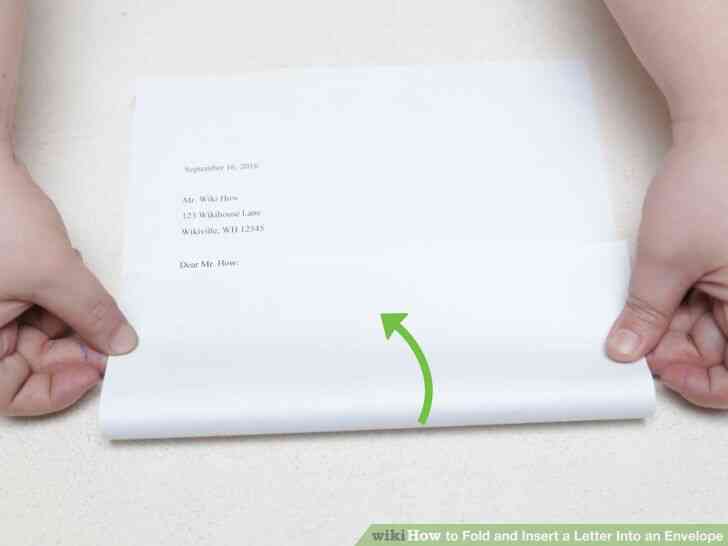 Image intitulée Plier et Insérer une Lettre Dans une Enveloppe à l